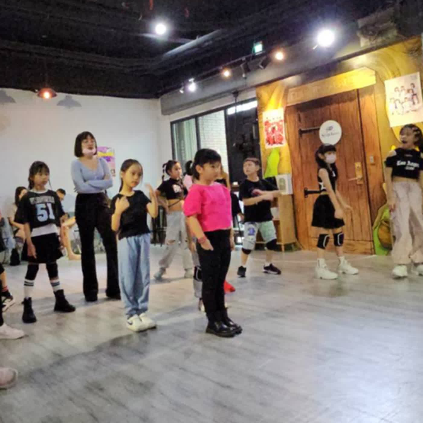 七歲的運動家精神】唉唷威啊!!練舞受傷摔倒了!!怎麼辦?