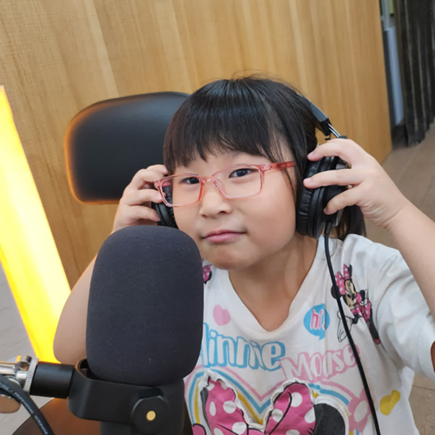 〔睡前閱讀唷〕新繪本 〈威利在哪裡博物館大揭秘〉這本要看完好花時間，今天先看兩頁就好